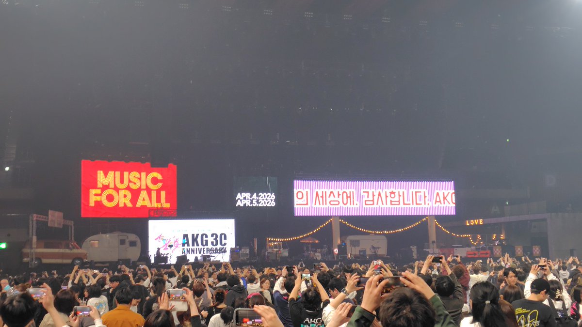 110Tkysh's tweet photo. ライブ最高でした！
これまで本当にありがと��！
これからもずっと応援します！！
#アジカン　#AKG30th https://t.co/xAbuGns7Nv