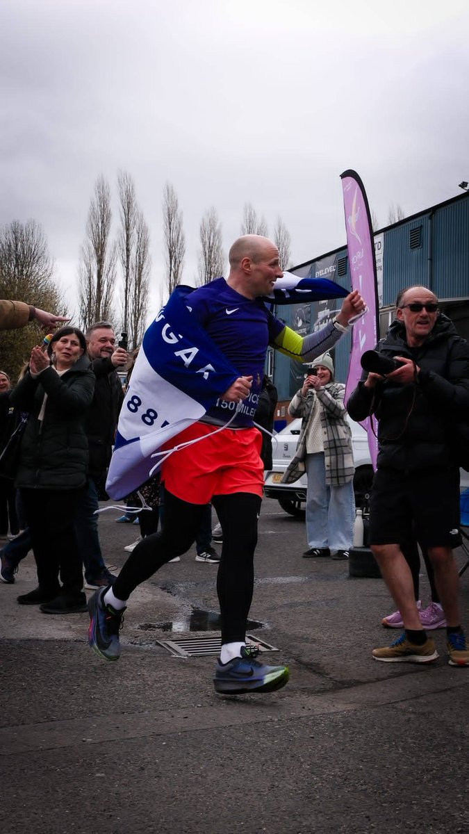 BuryHospice's tweet image. He's done it! 

Matt Barker has completed 150 miles in 39 hours, running to Gigg Lane, all the way from Milton Keynes to raise funds for Bury Hospice.

Well done and thank you!

justgiving.com/page/going-to-…

#welldone #thankyou #hospicehero