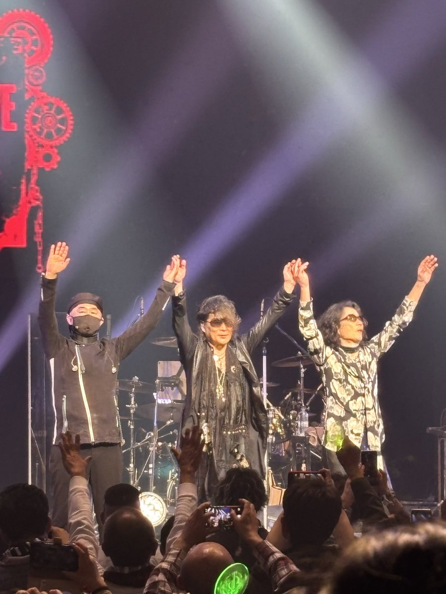 simotomo0404's tweet photo. Ｔ-BOLAN
佐賀ライブ
サイコーに盛り上がり楽しかった！
めちゃくちゃ泣いちゃったー！ https://t.co/r7Oq2tXMG3