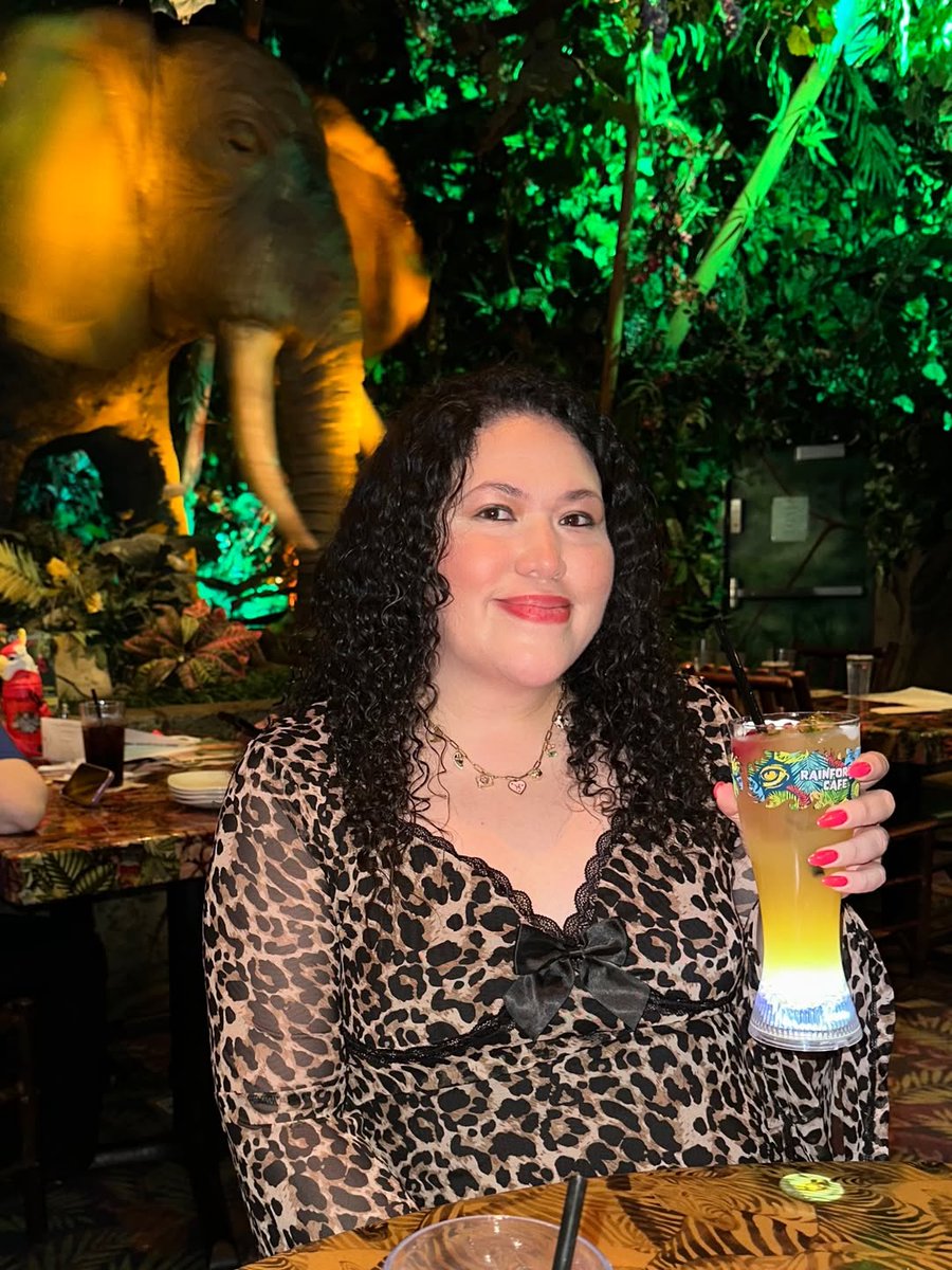 Rainforest Cafe tweet media