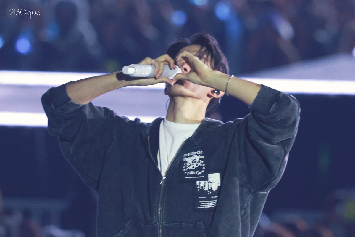 218Aqua's tweet photo. 260404 NEW_ ENCORE

🫶

#세븐틴 #SEVENTEEN
#도겸 #DK #DOKYEOM https://t.co/ZyNVz7XNjO
