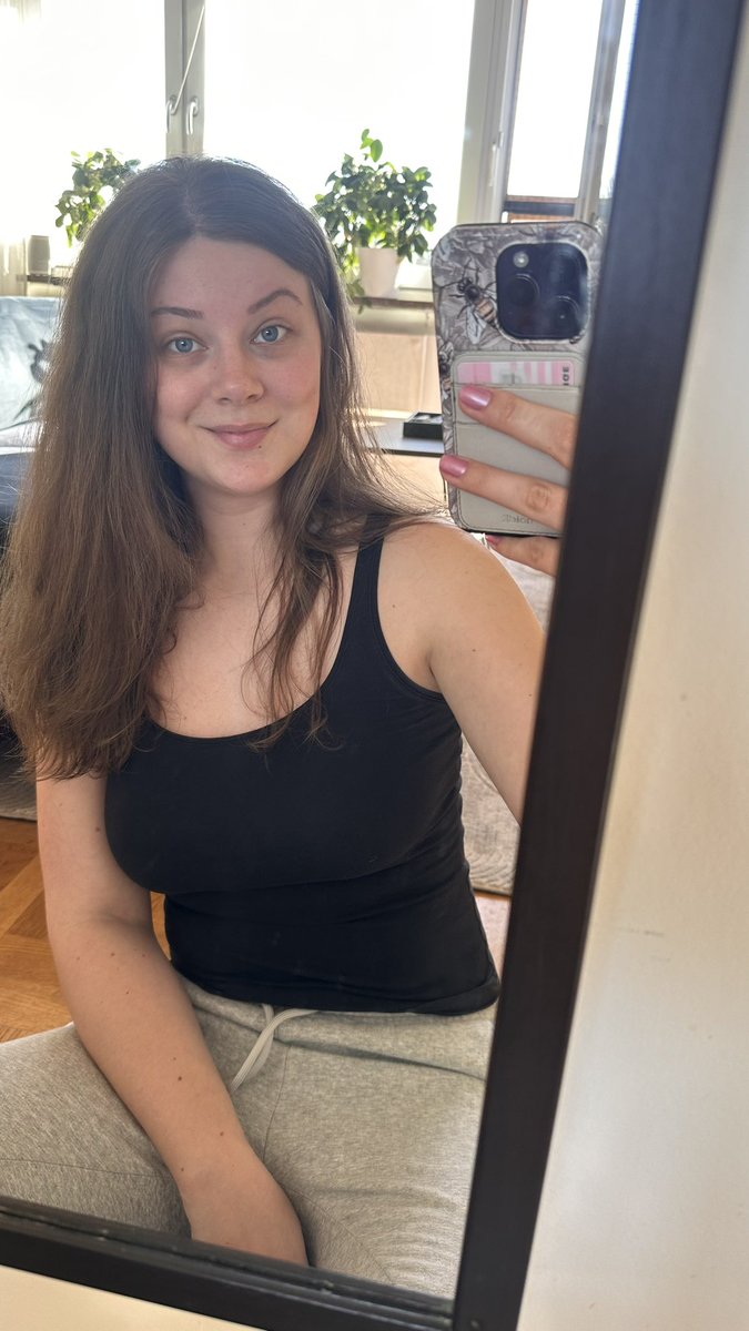 queen bess tweet media