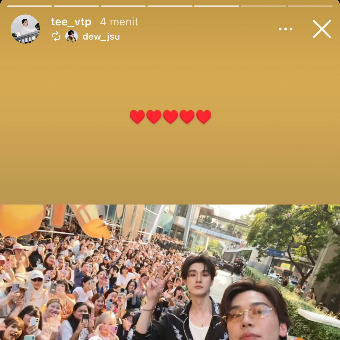 teevithe's tweet photo. dew : makasih udah cengin aku seharian ini❤️
DEWTEE LU BERDUA KERJA SAMBIL PACARAN FIKS. https://t.co/S32oawdSGD