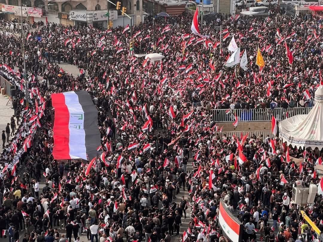 حشود مليونية صدرية 

لاترى فيها سوى العلم العراقي 🇮🇶
