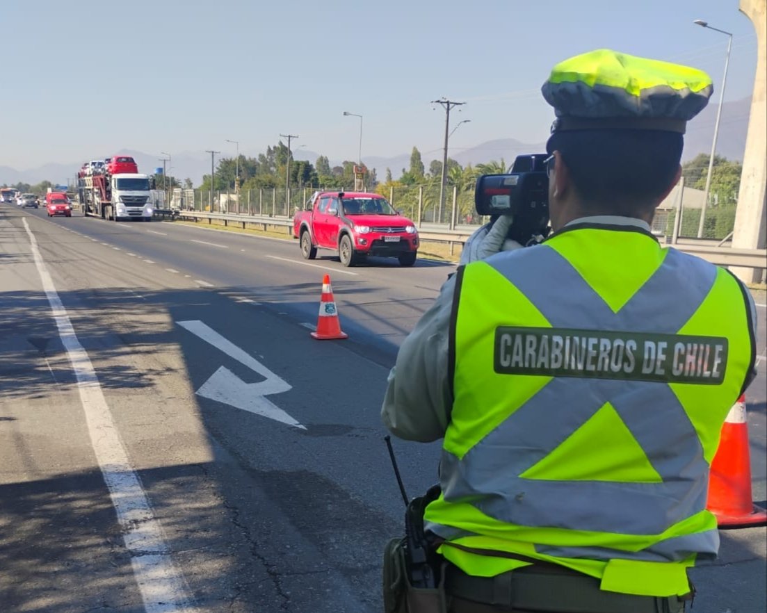 carab_ohiggins's tweet image. Seguimos desplegados en todas las rutas de la Región, con presencia activa y fiscalizando para evitar que se produzcan accidentes viales. @Carab_ohiggins Retén Angostura de #SanFernando, se encuentra en la Ruta 5- Sur y Ruta I90H realizando controles vehiculares preventivos.