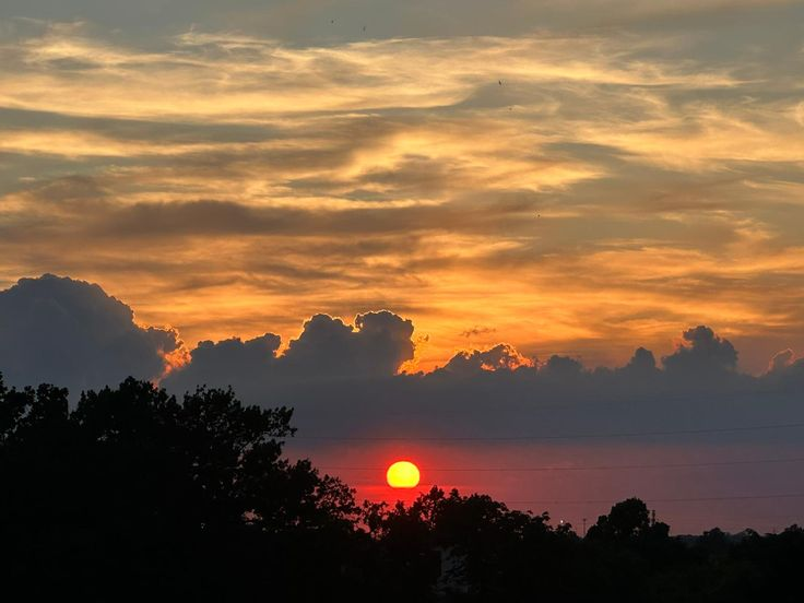 AnshikaK7's tweet photo. Sunset or Sunrise https://t.co/erFIp7lOkG