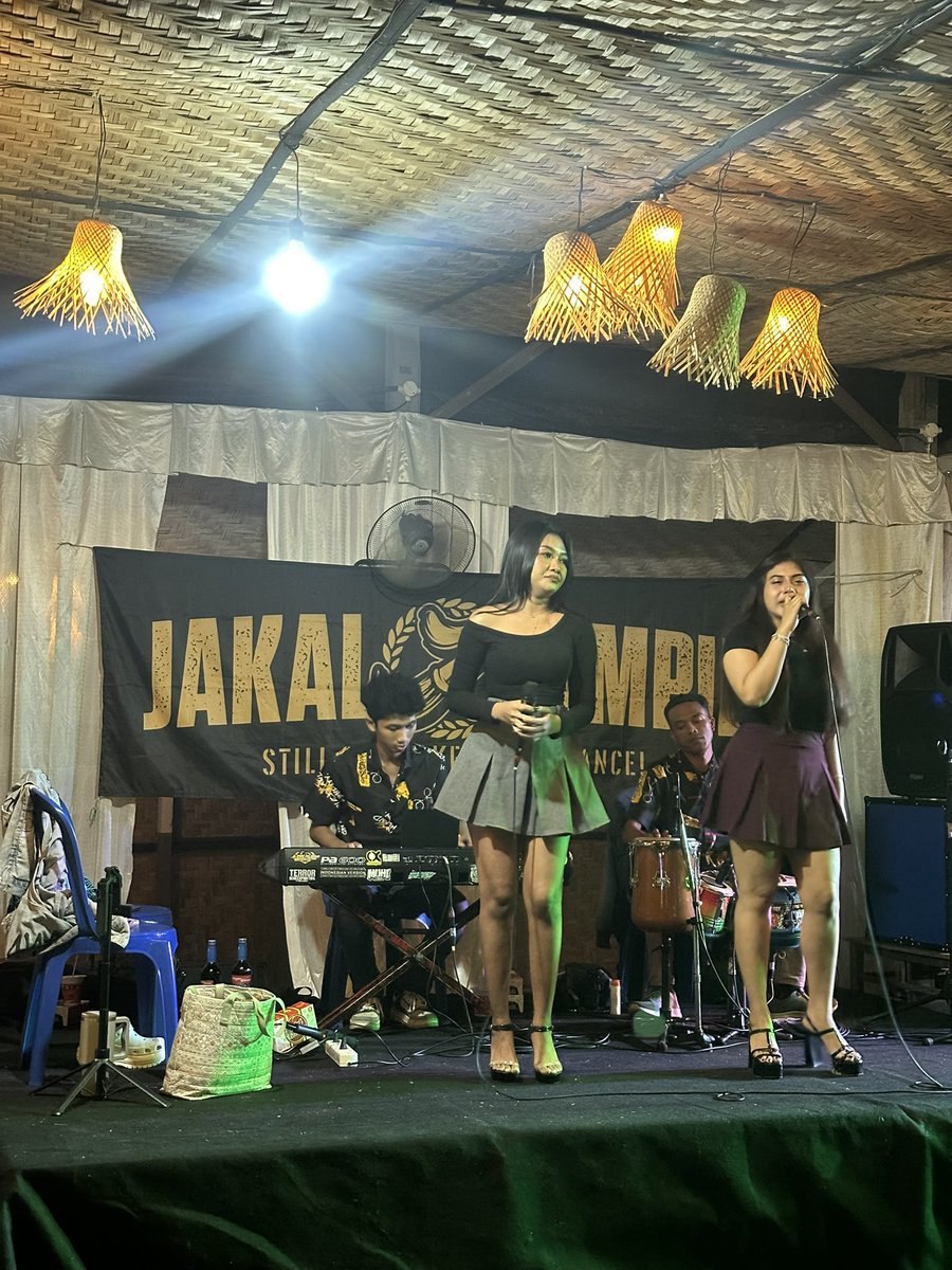 ๐๐.๐ tweet media