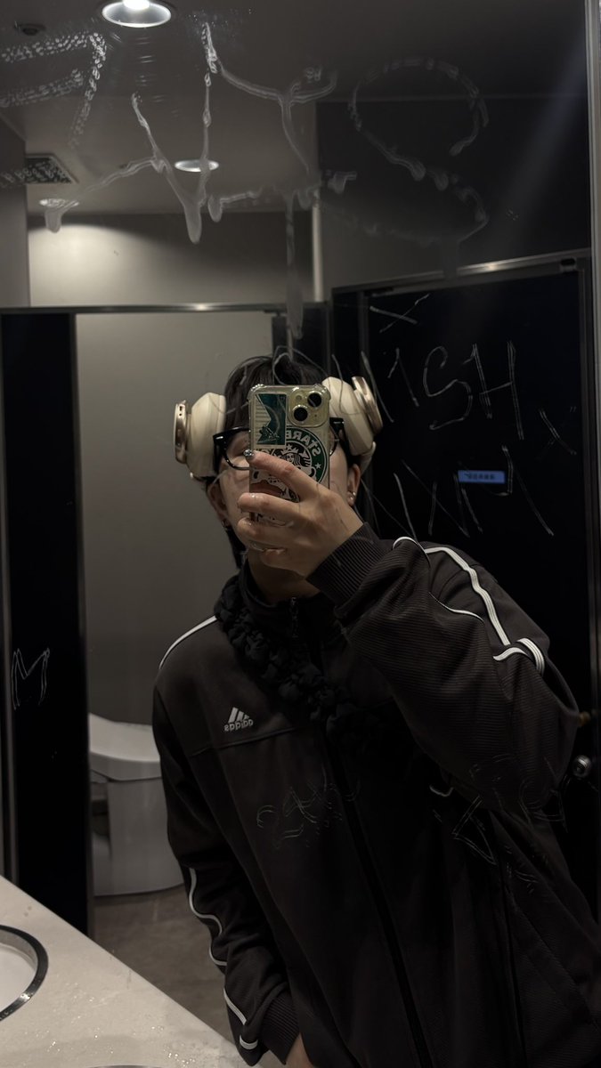 uta tweet media