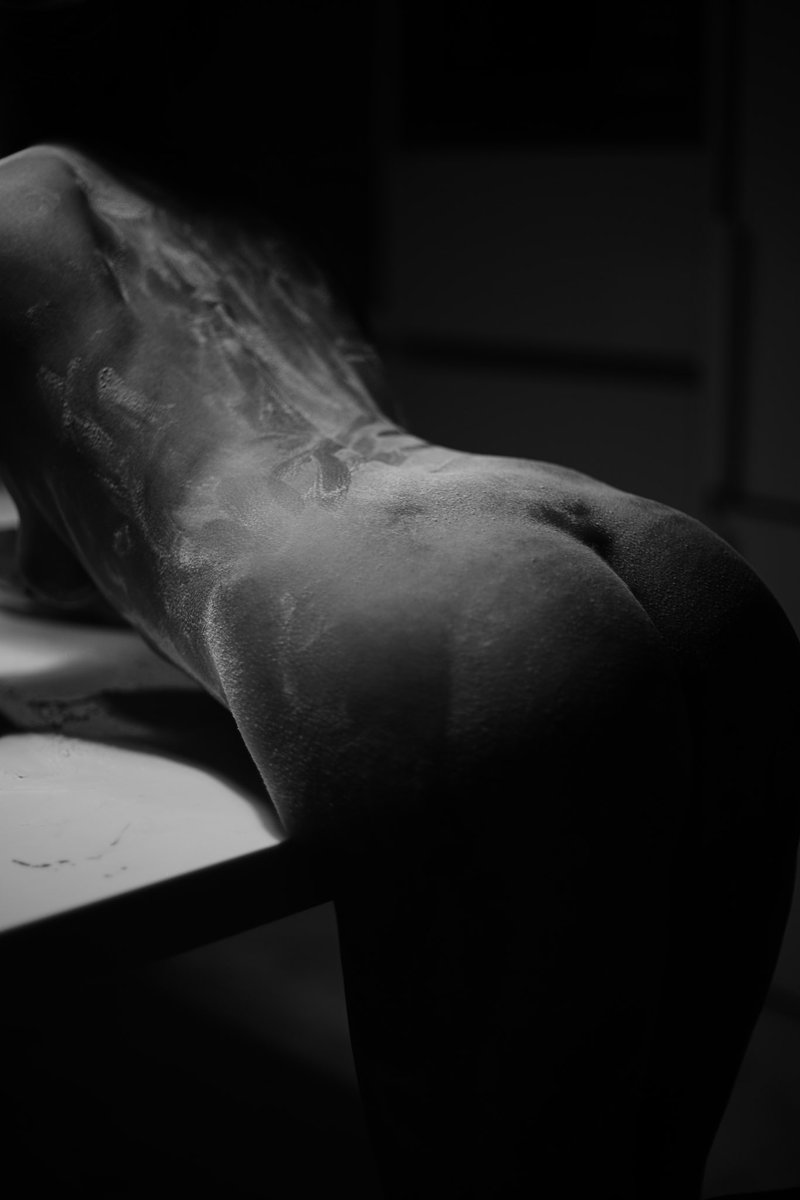 droplikesanchez's tweet photo. Sometimes without the color, we can appreciate the finer details. https://t.co/TWxDy8PjED