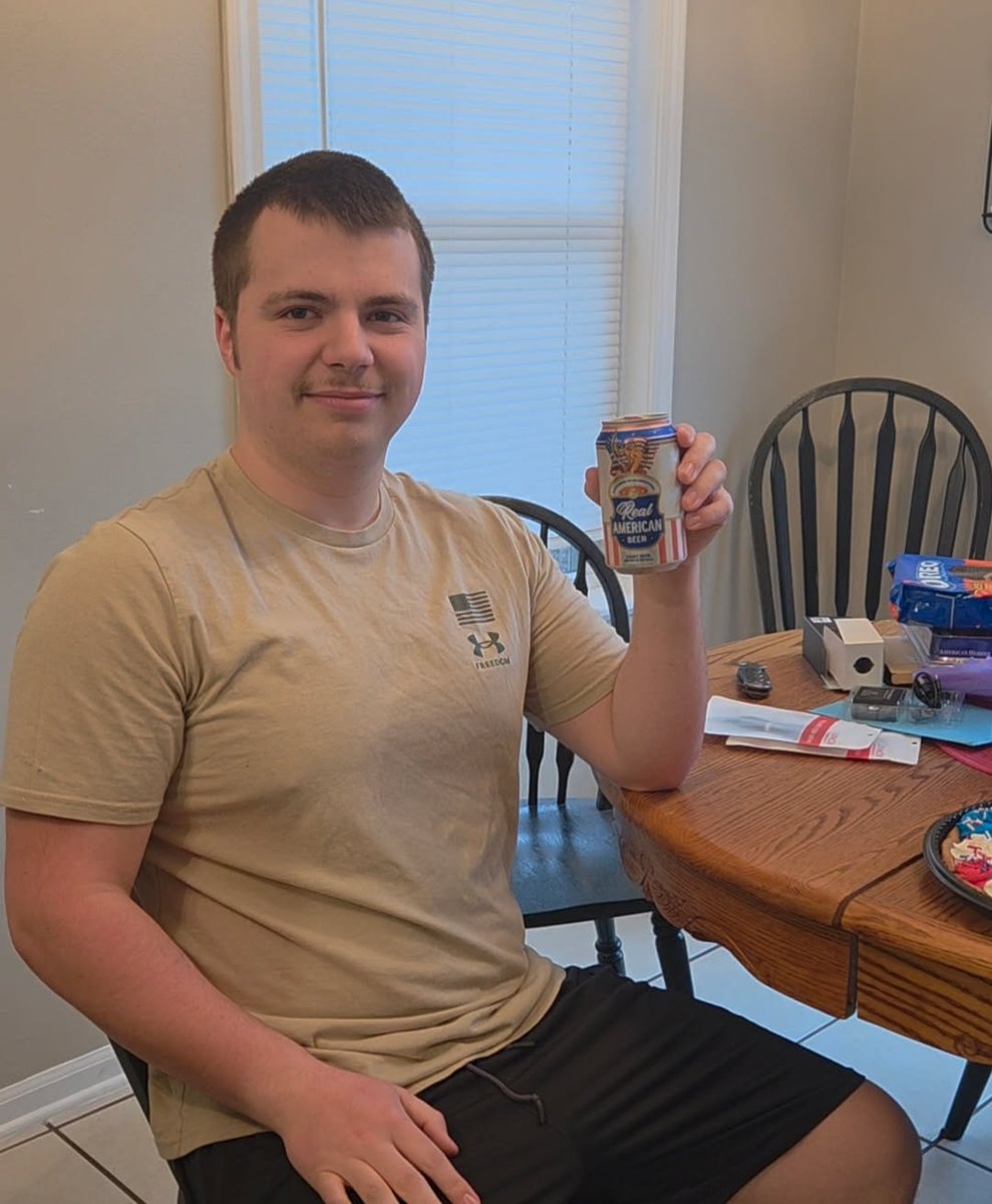 MrLeonSwag tweet media