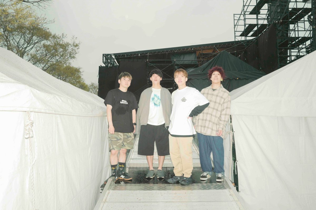 kouhei04ls's tweet photo. 豊橋総合スポーツ公園
04 Limited Sazabys
フリーライブ "HOMESICK

協力してくれた豊橋市と企業の皆様
本当にありがとうございました🙇‍♂️
お陰で良い日が作れたしファンのみんなに喜んでいただけました！！
雨の中テンション高くいてくれてみんなありがとう🥺 https://t.co/rJ07nLYipk