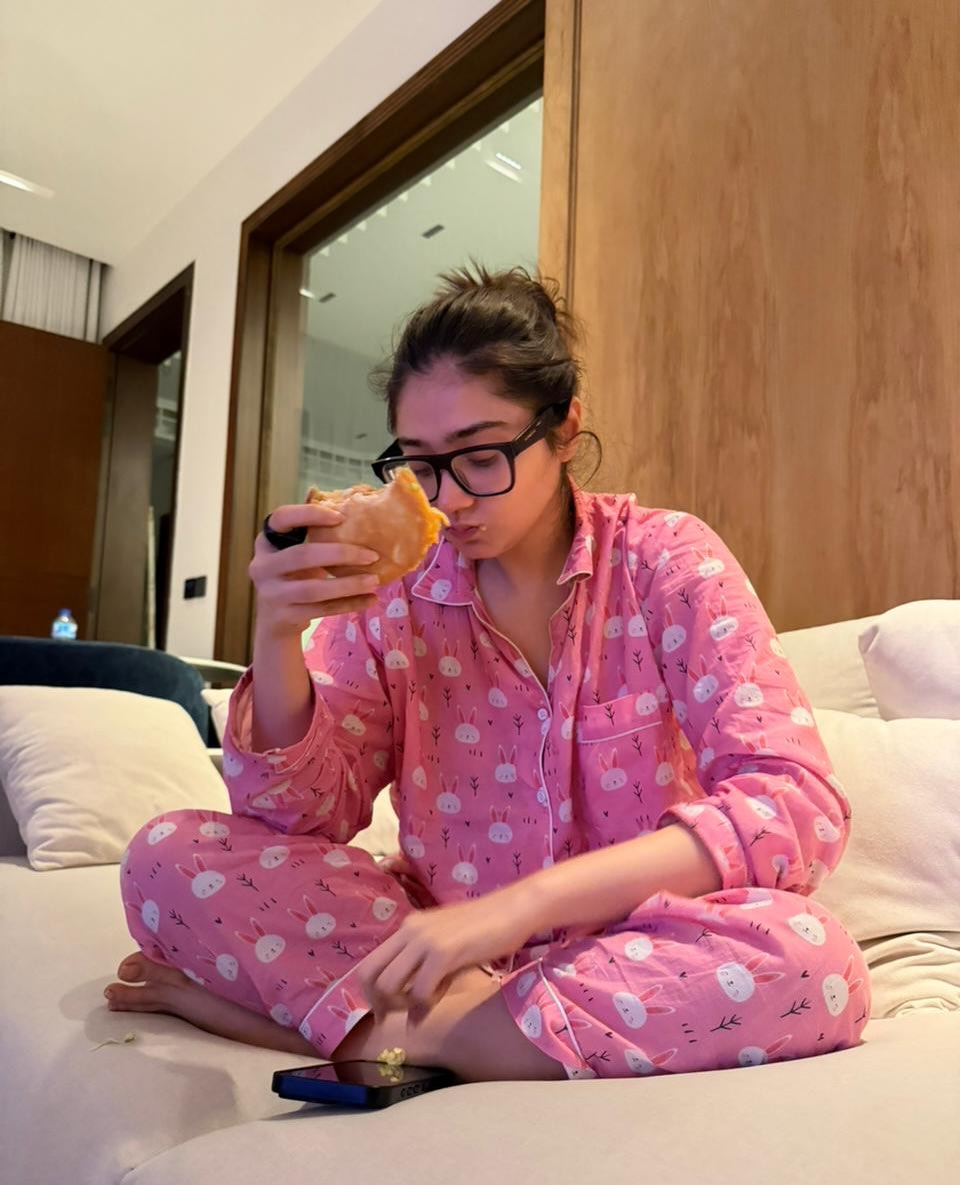 standurefishan tweet media