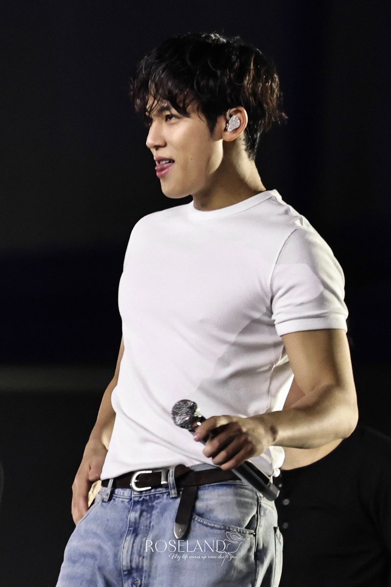 𝘙𝘖𝘚𝘌𝘓𝘈𝘕𝘋🥀 tweet media