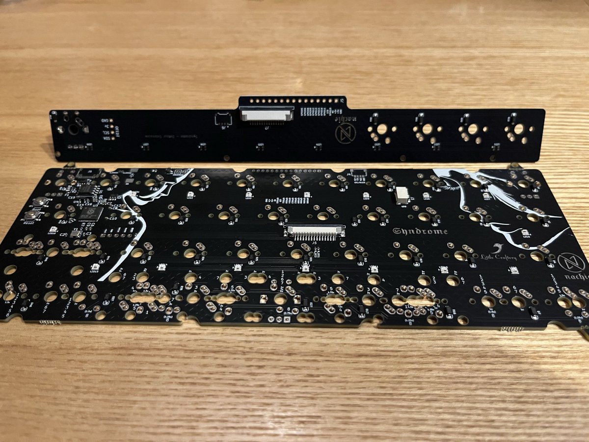 Pmio_F's tweet photo. なんだかんだ初めてのキースイッチ半田付けが必要なキーボード
#Detour #自作キーボード https://t.co/2aY7Uq8J2R