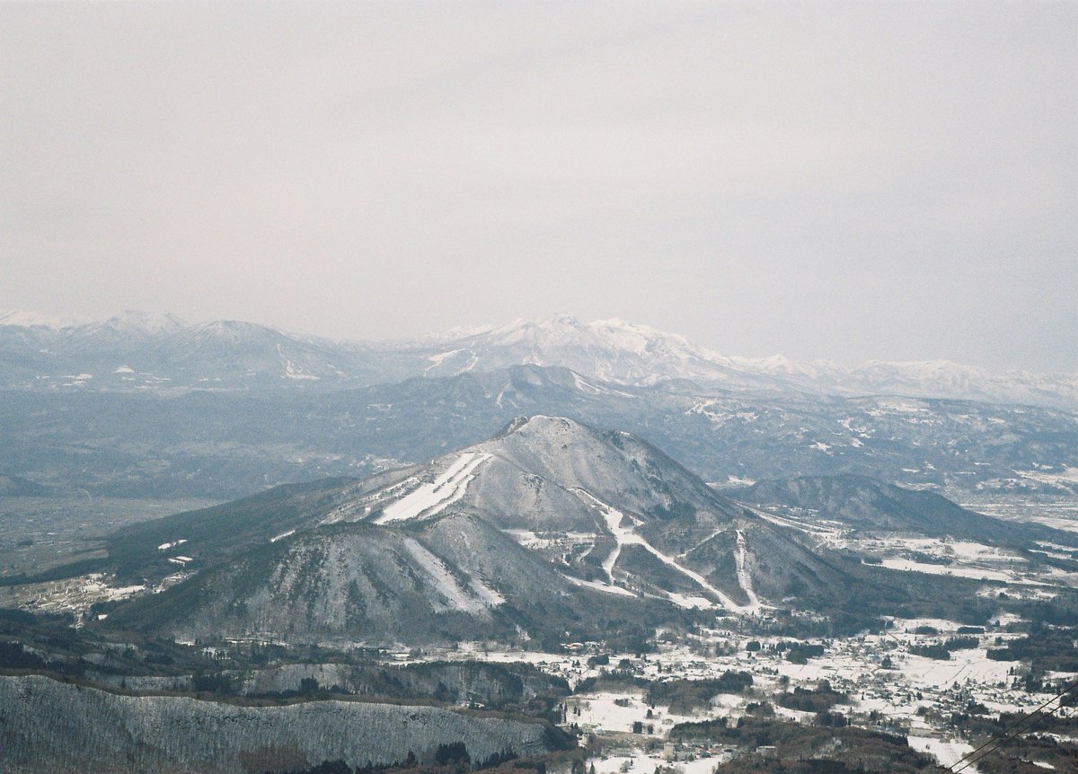 Suggybro's tweet image. Snowy Mountains on 35mm film 🎞️
Cam: OLYMPUS TRIP35

#film #kodak #fujifilm