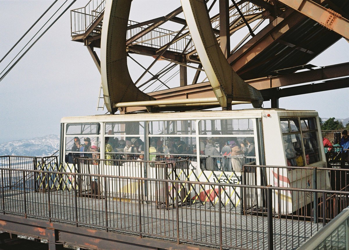 Suggybro's tweet image. Snowy Mountains on 35mm film 🎞️
Cam: OLYMPUS TRIP35

#film #kodak #fujifilm