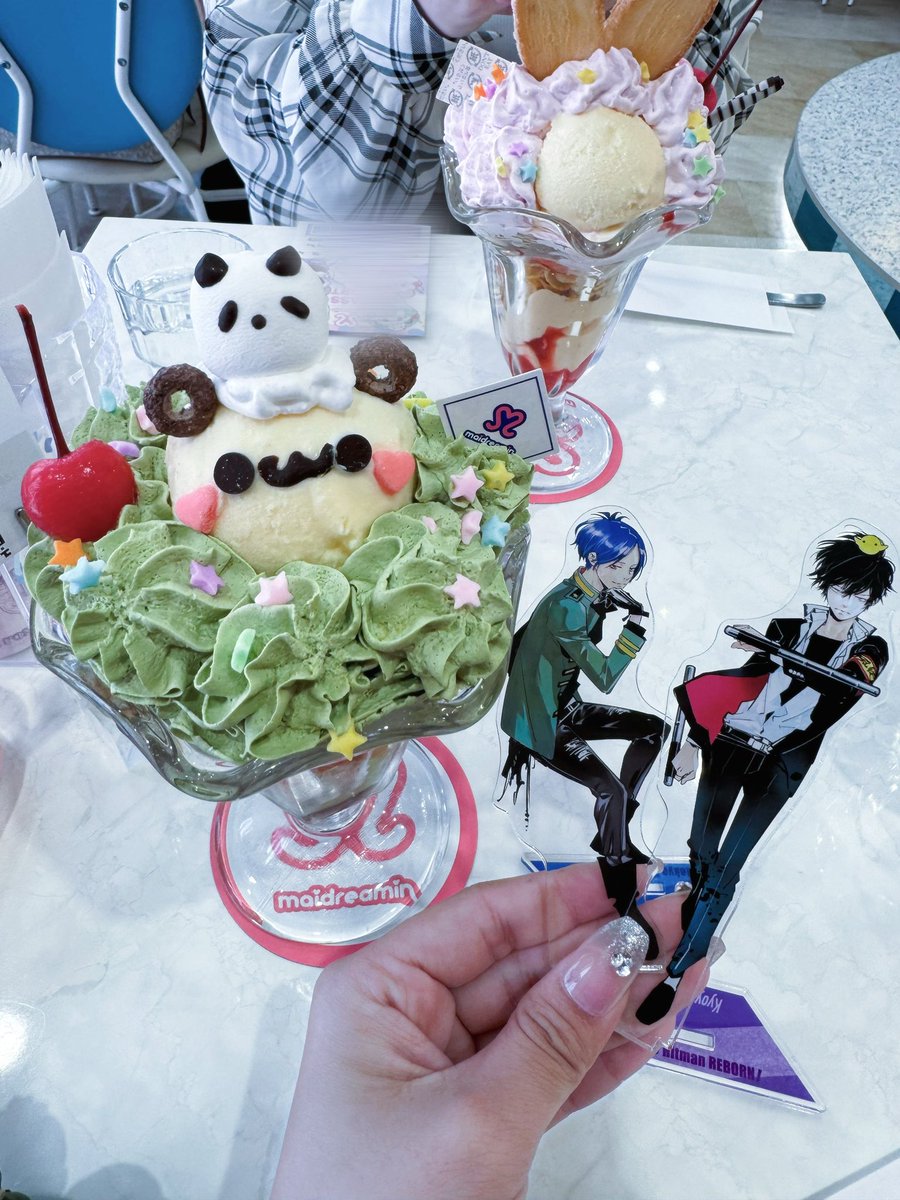 0shi__chan's tweet photo. 6918とパフェ🍨💖 https://t.co/Y9cojwjs11