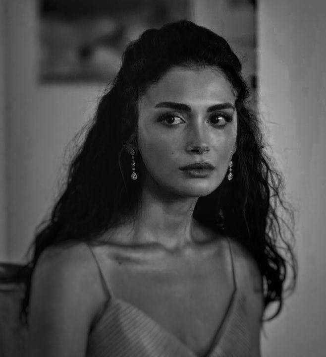 ÖZGE YAĞIZ | BW tweet media
