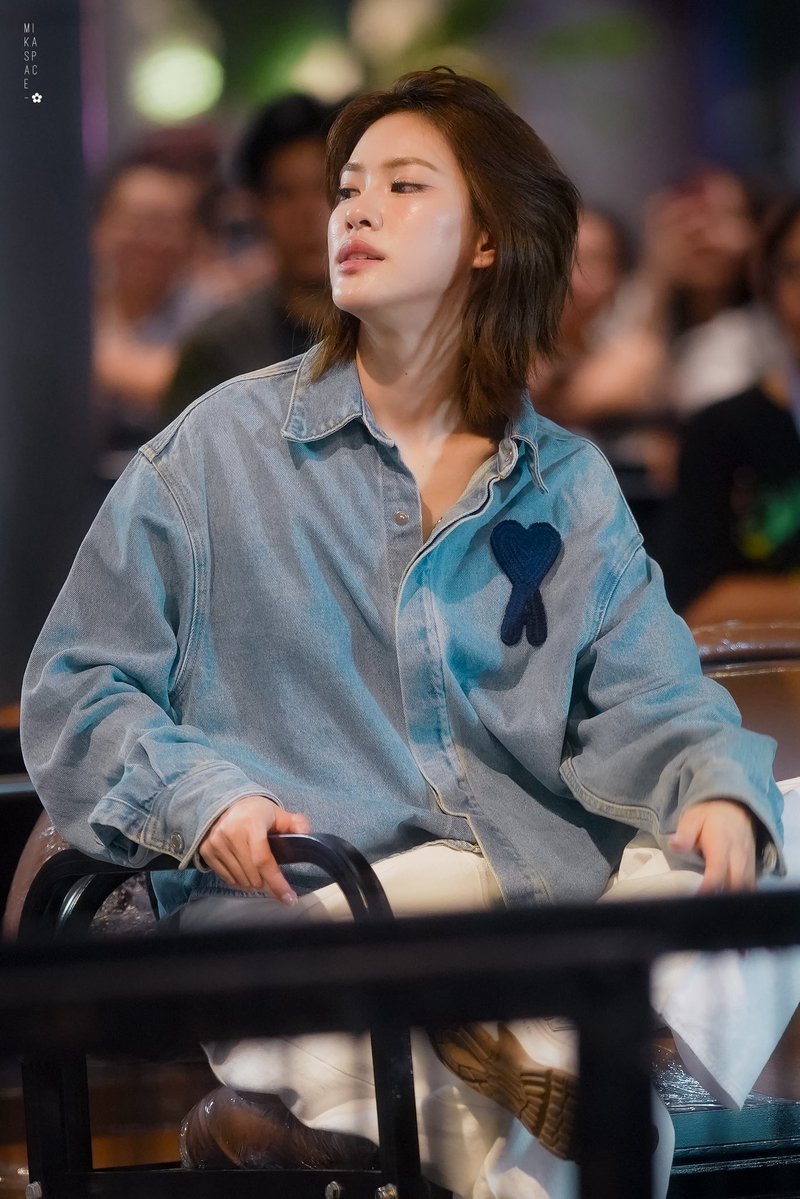 𝑀𝑖𝑘𝑎 tweet media