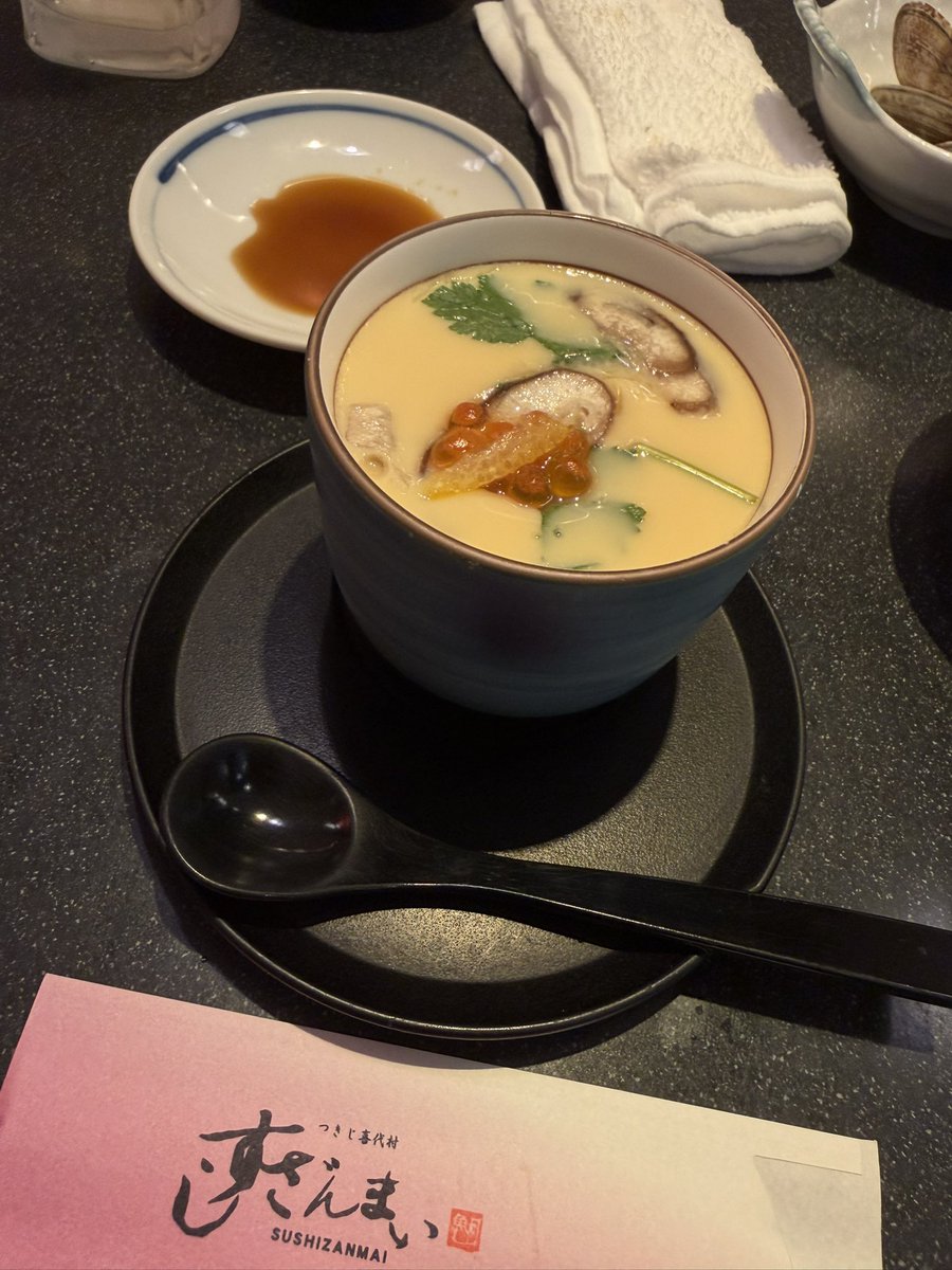 店長が研修終わりすしざんまい連れてってくれたけど、魚食べられないからファーストオーダー茶碗蒸し．