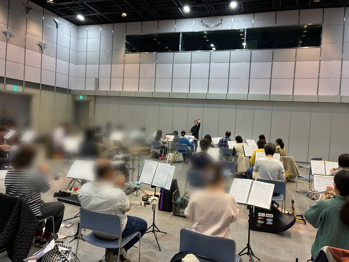 MercuryBand_'s tweet photo. 本日の練習は、ドラムセットがトランペットの前に！？
変わったセッティングで明日のイベント演奏のリハーサルを行いました。

そして、コントラバスパートに突然の電撃入団していただきました！！
ますますサウンドが厚くなりそうでこれからが楽しみです♪ https://t.co/vcbi5TW1c5