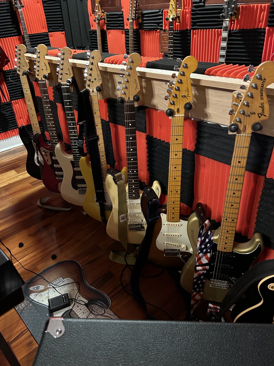 Guitarbizon tweet media