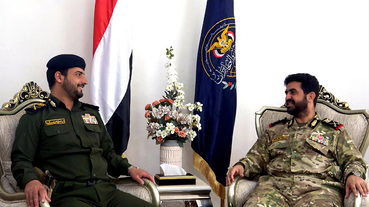 قسماً بأن لدينا قادة ورجال في الأجهزة الأمنية بالعاصمة صنعاء يرفعوا رأس كل يمني وكل مُسلم

ترقبوا الأنجاز الأمني المُهم والأكثر من الأهمية خلال الساعات القليلة القادمة بإذن الله