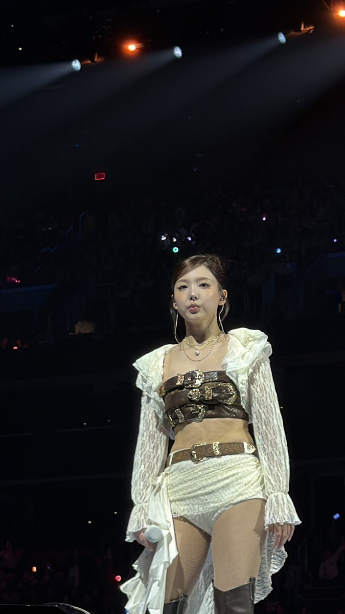 reeve ♕💋☀️ tweet media