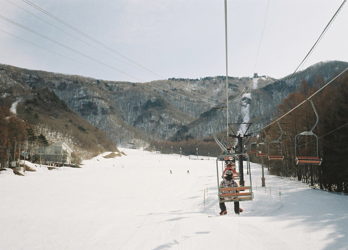 Suggybro's tweet image. Snowy Mountains on 35mm film 🎞️
Cam: OLYMPUS TRIP35

#film #kodak #fujifilm