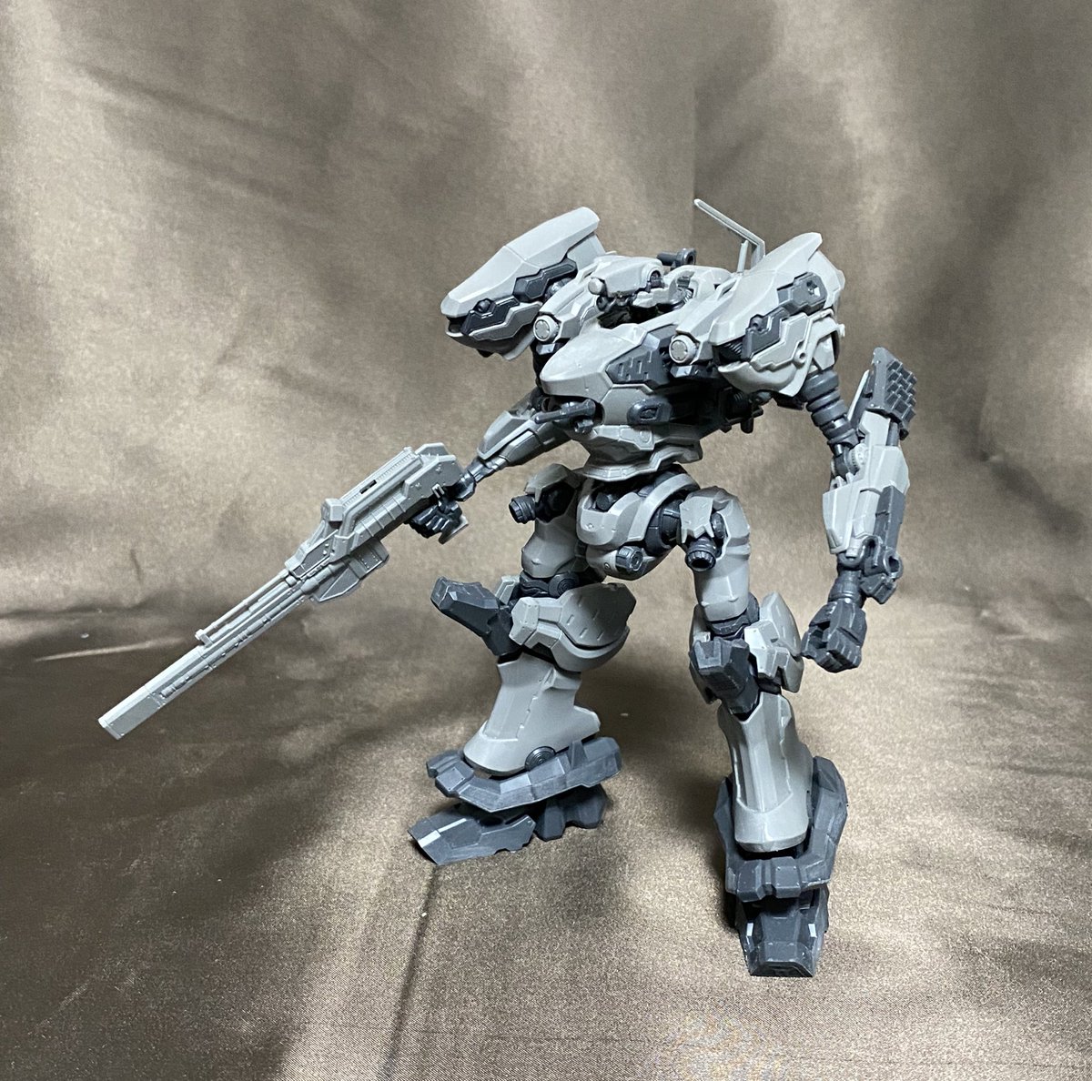 AC6のプラモ組んでました。ORBITERかっちょいい😊
リニアライフルは序盤にちょこっとだけ使ってました。