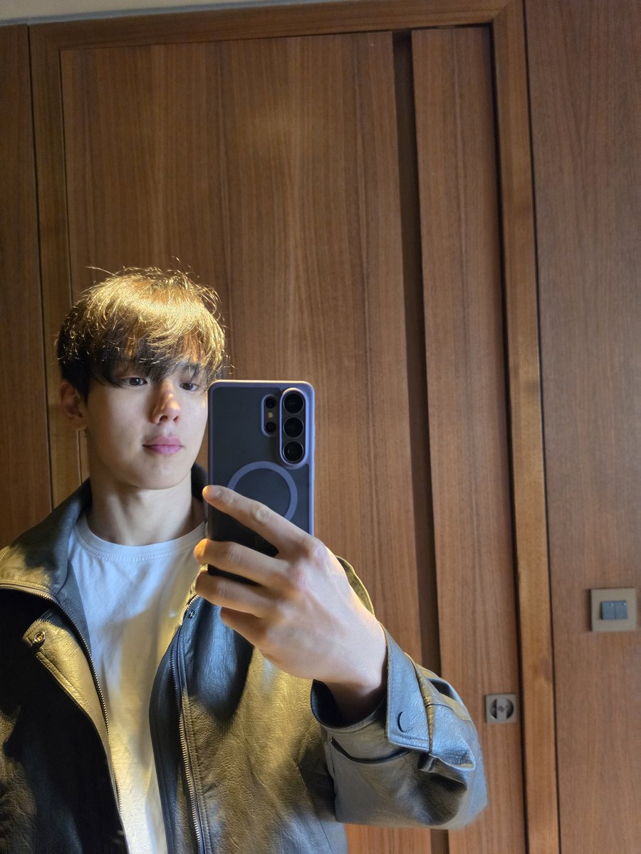 hyun woo, 손. tweet media