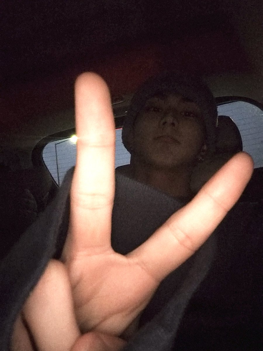 なうん tweet media