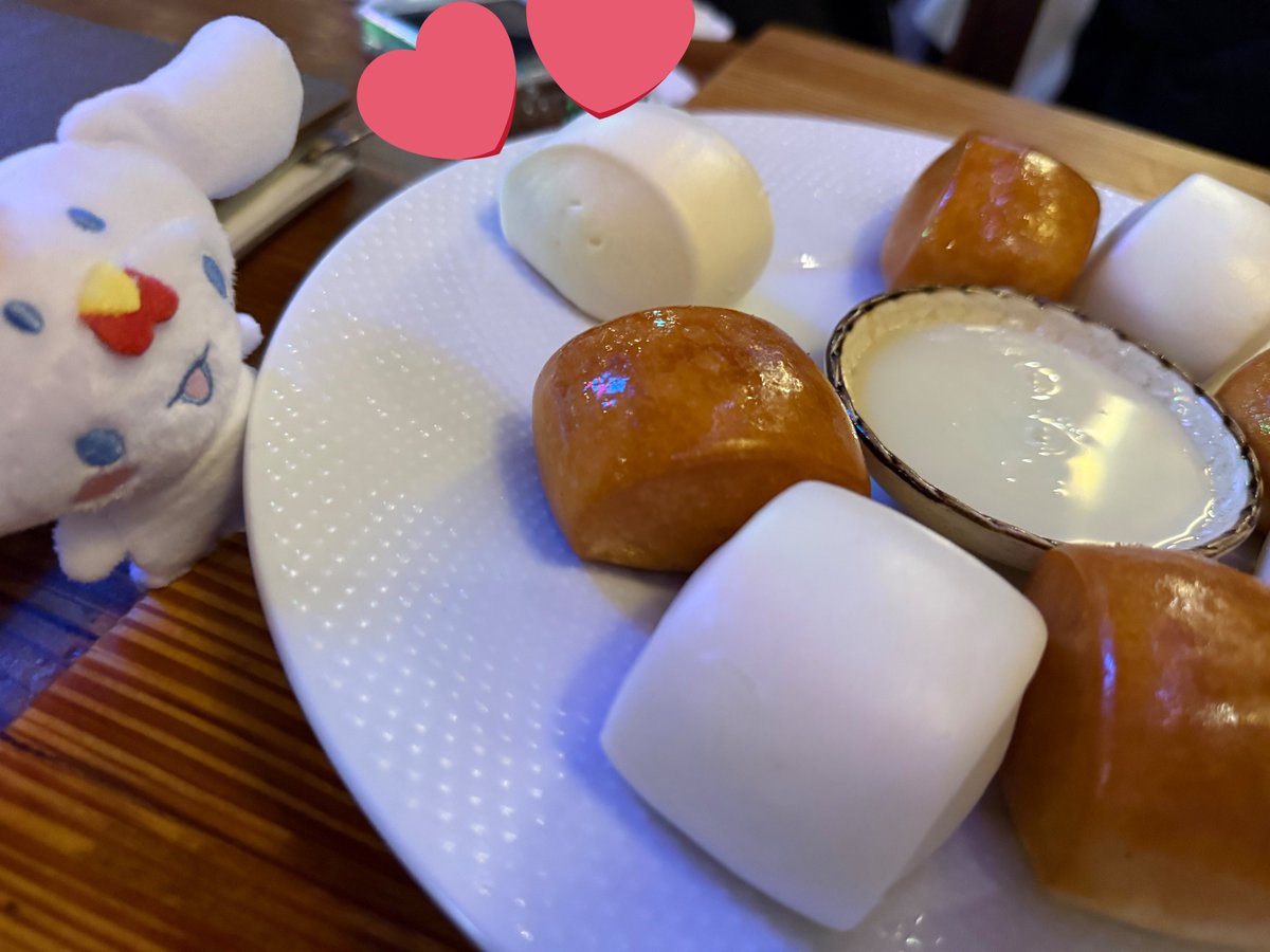 マントゥ天国の食べ物だった🤍🤎
（この前に麻婆麺とハニカムミルクティーも飲んだ🤰🏻）