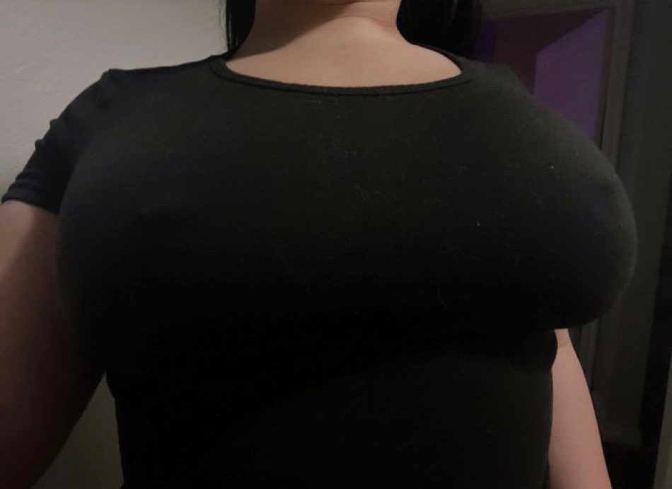 Barbsm1th's tweet photo. Bra or no bra 😛 

#nsfw #teen #nudes #bnwo https://t.co/bfwdQ3134b