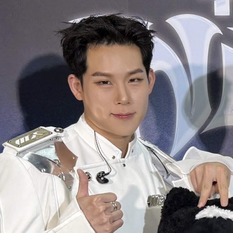 몽베냥 tweet media