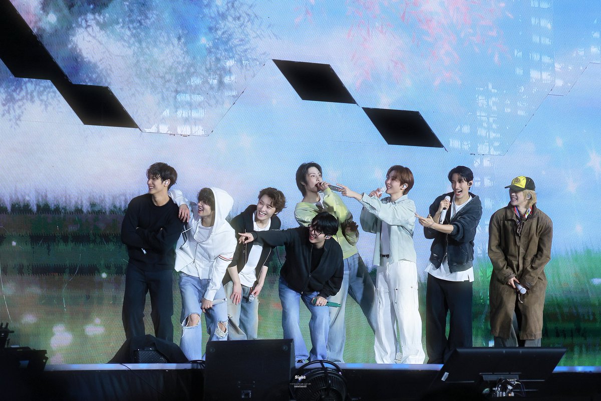 𝑠𝑖𝑔ℎ𝑡 tweet media