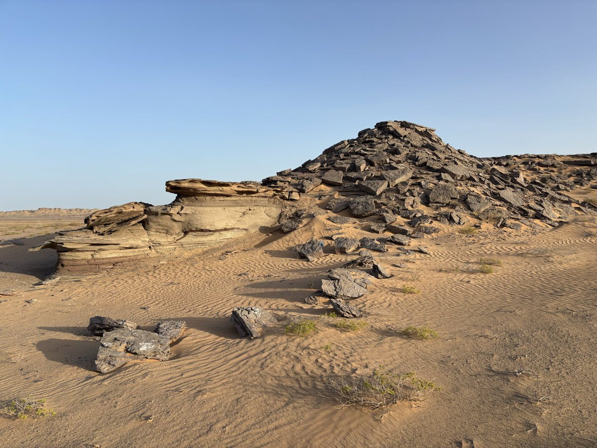اليوم.. وقفنا على مستوطنة في بطن الصحراء بمحافظة الوسطى..
قريباً.. إن شاء الله، نعود لتوثيقها.

#حضارة_سلوت
#محافظة_الوسطى