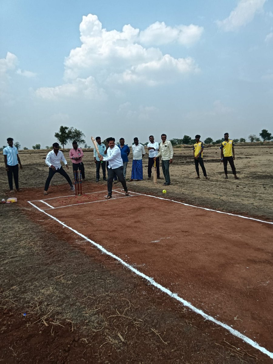 UmeshChannupat3's tweet photo. 🏏 #ಕ್ರಿಕೆಟ್_ಪ್ರೀಮಿಯರ್_ಲೀಗ್_ಉದ್ಘಾಟನೆ* 🏏

ಇಂದು ರೋಣ ತಾಲ್ಲೂಕಿನ #ಚಿಕ್ಕಮಣ್ಣೂರು ಗ್ರಾಮದಲ್ಲಿ ನಡೆದ ಸಿಪಿಲ್-ಚಿಕ್ಕಮಣ್ಣೂರು #ಕ್ರಿಕೆಟ್_ಪ್ರೀಮಿಯರ್_ಲೀಗ್_ಉದ್ಘಾಟನೆ ಮಾಡಿ ಮಾತನಾಡಿದೆ...🏆#CricketLeague
 #YouthPower
 #Chikkamannur
 #ChannuPatilFoundation https://t.co/fRiVTWmQnf