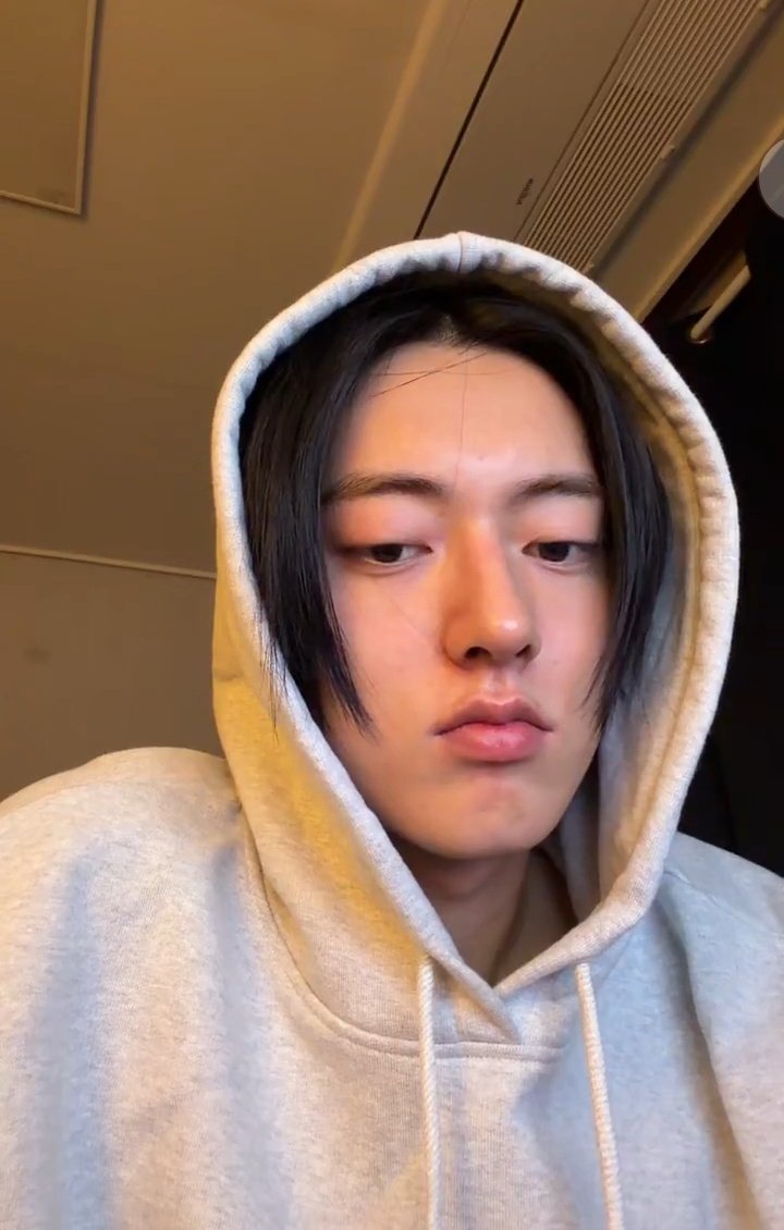 er⭑🦋๋࣭😔 tweet media