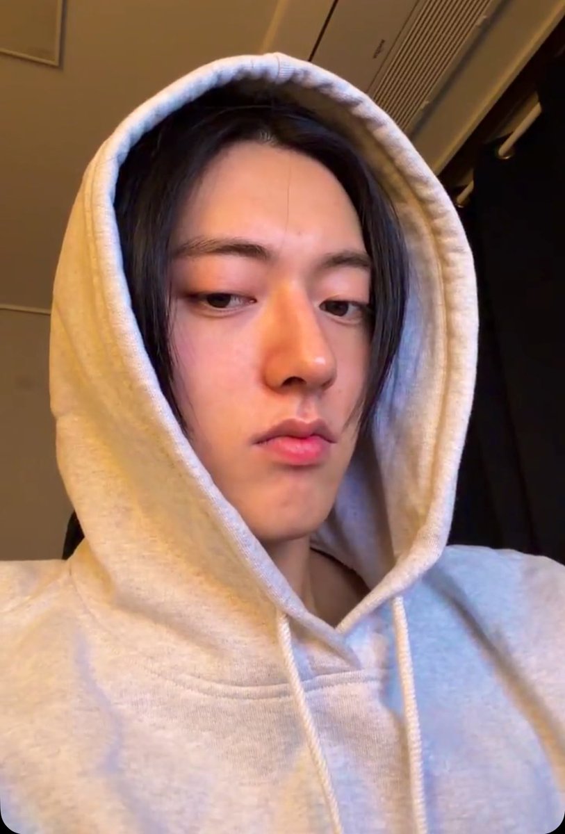 er⭑🦋๋࣭😔 tweet media