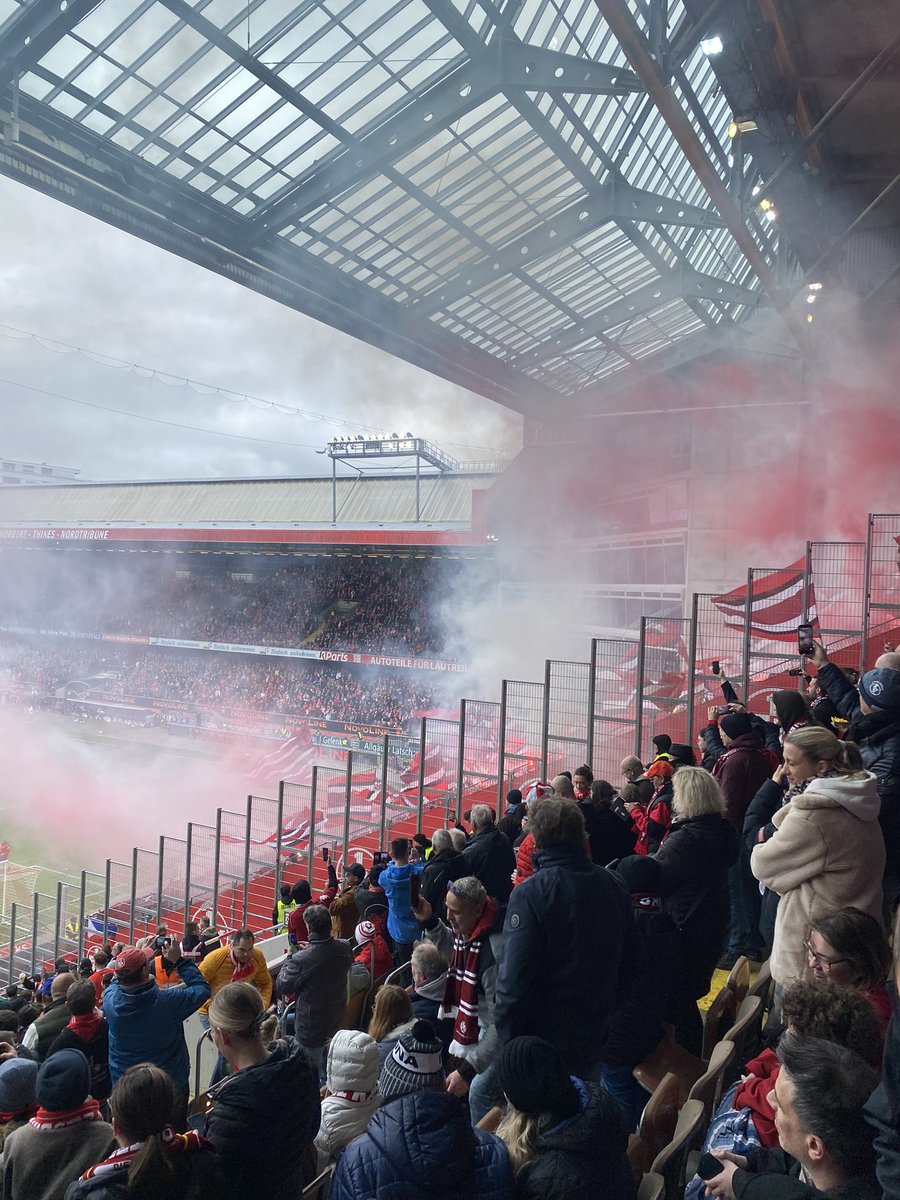 erikvdveenn's tweet photo. ⚽️ - 1. FC Kaiserslautern - Fortuna Düsseldorf.
🏟️ - Fritz Walter Stadion.
#FCKF95 https://t.co/dJ9eoL3irT