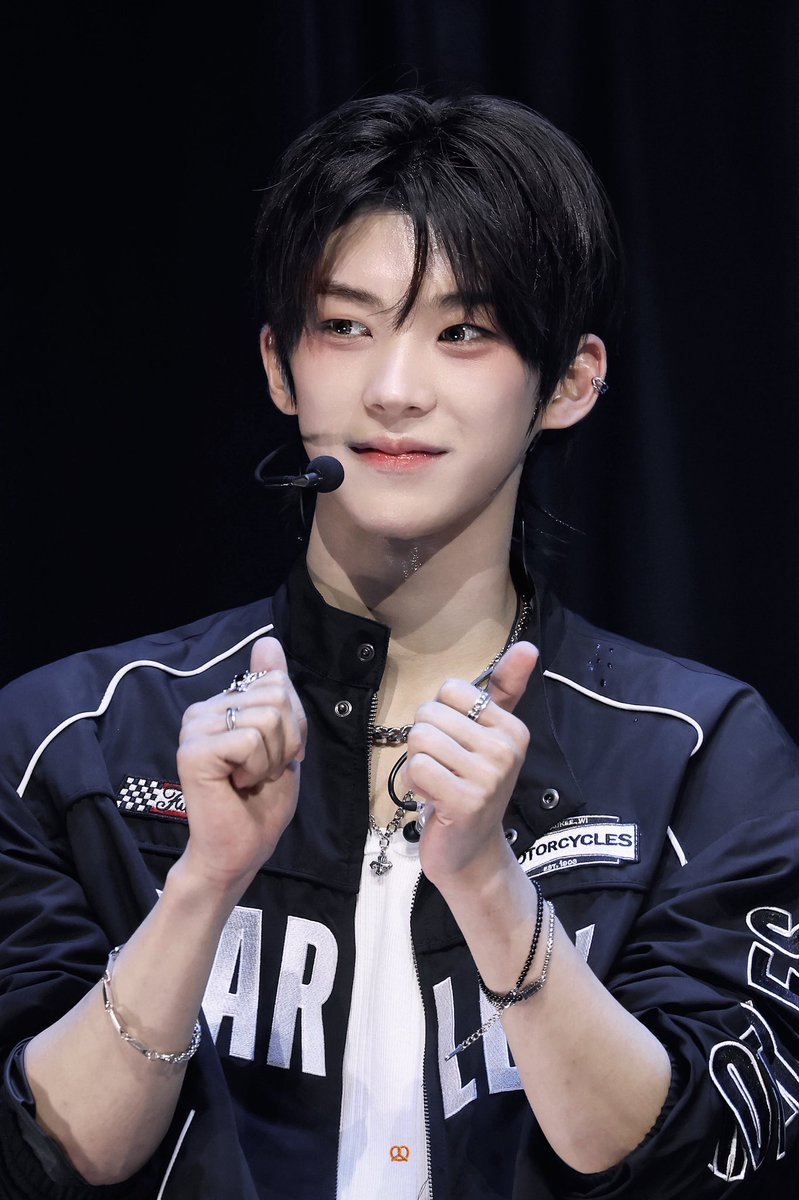 i33dot's tweet photo. 260328 서울팬미팅 
#김도훈 #kimdohun #idntt #아이덴티티 https://t.co/T8nkmfTnS1