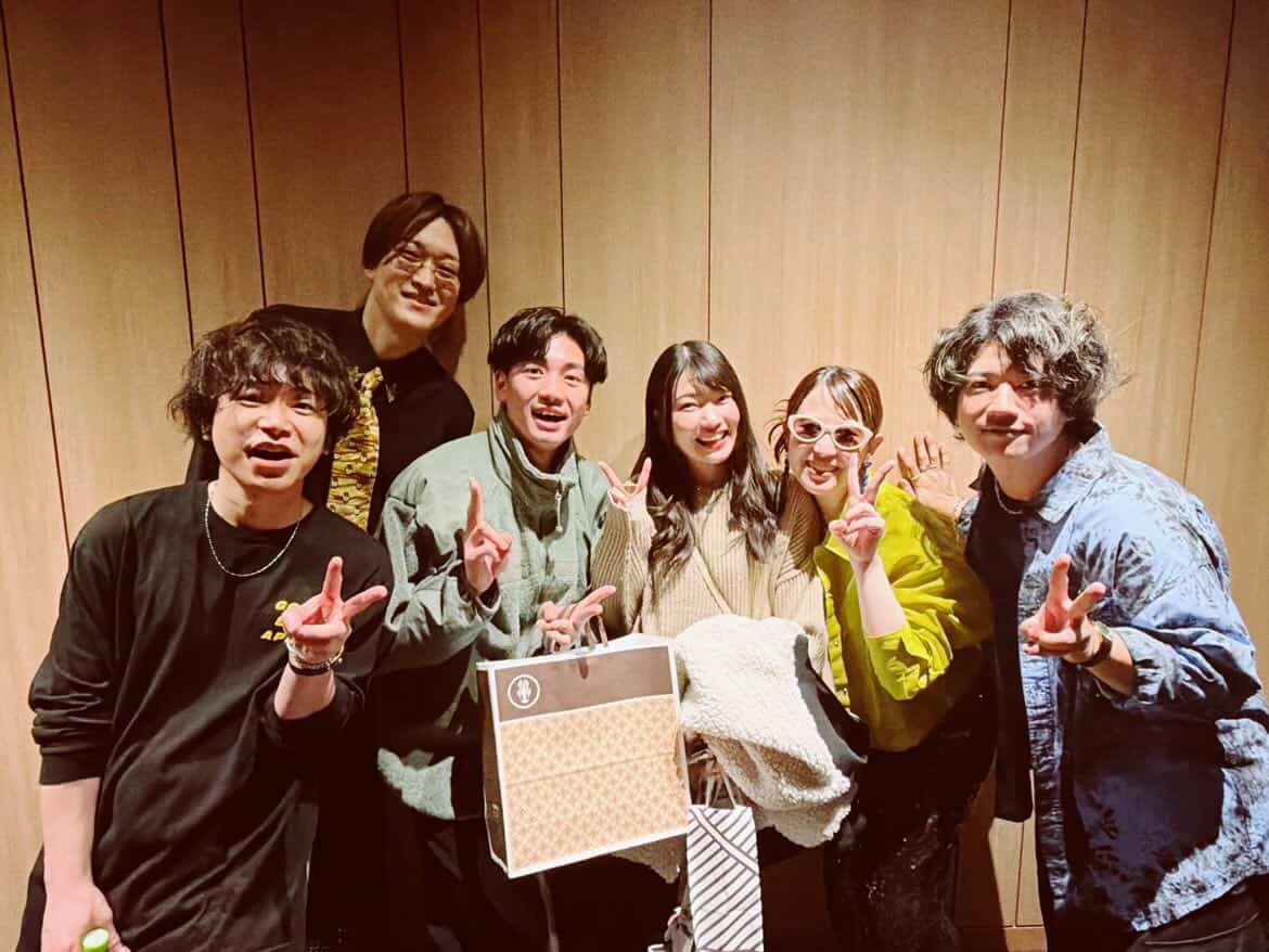 yuki12___17's tweet photo. お邪魔させていただきました！
語彙力無くなりますが、、、
本当に最高の夜でした🌕

身体が、心がずっと踊っていました
「ハーフムーンが見えたらさよならを」はもちろんのこと、聴いていた曲たちをあの場所で浴びることができて本当に幸せでした。ずっとずっと応援しています
ありがとうございました https://t.co/t43ZGaQvGA