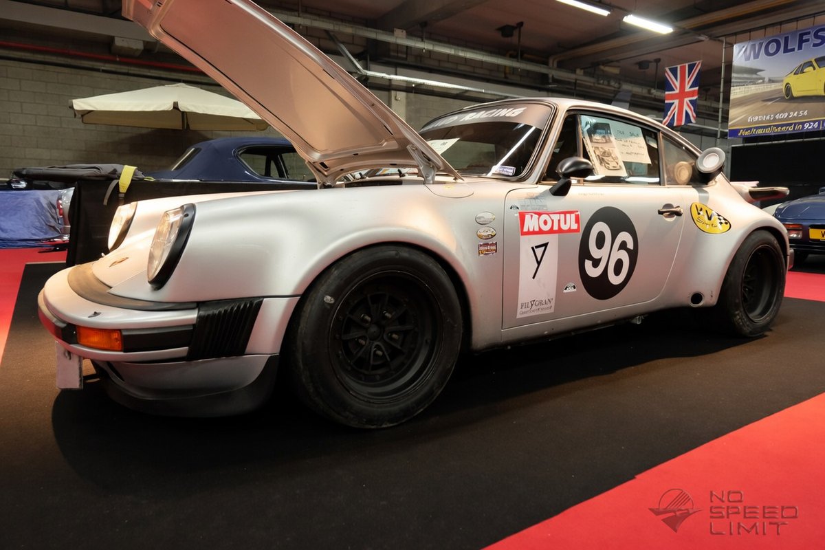 NoSpeedLimit_it's tweet image. That was f/s in 2015 in Antwerp 🇧🇪 ... it really means business! #porsche911 #porsche911typeG   #boxerengine #rearengine #flatsix #thereisnosubstitute.
