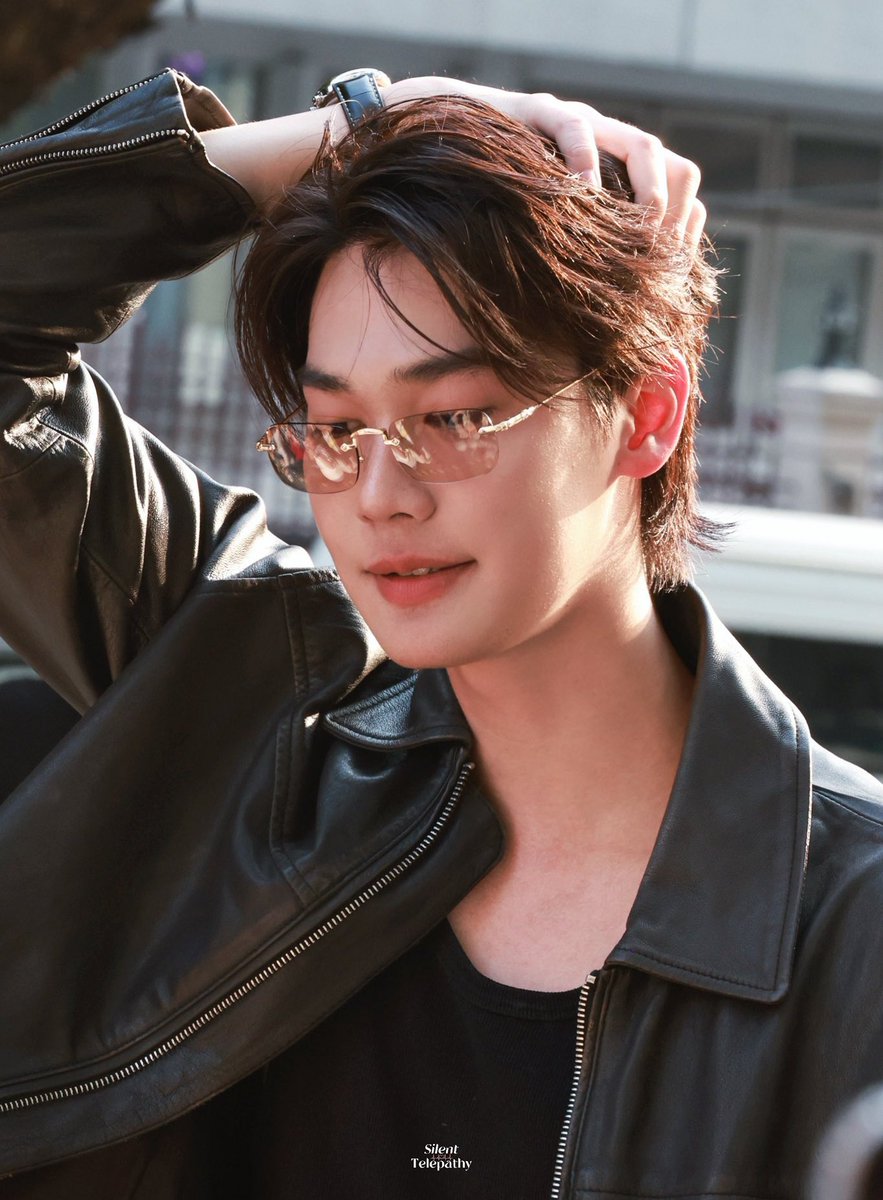 Dew and Tee มีสติหน่อยน้องธี tweet media