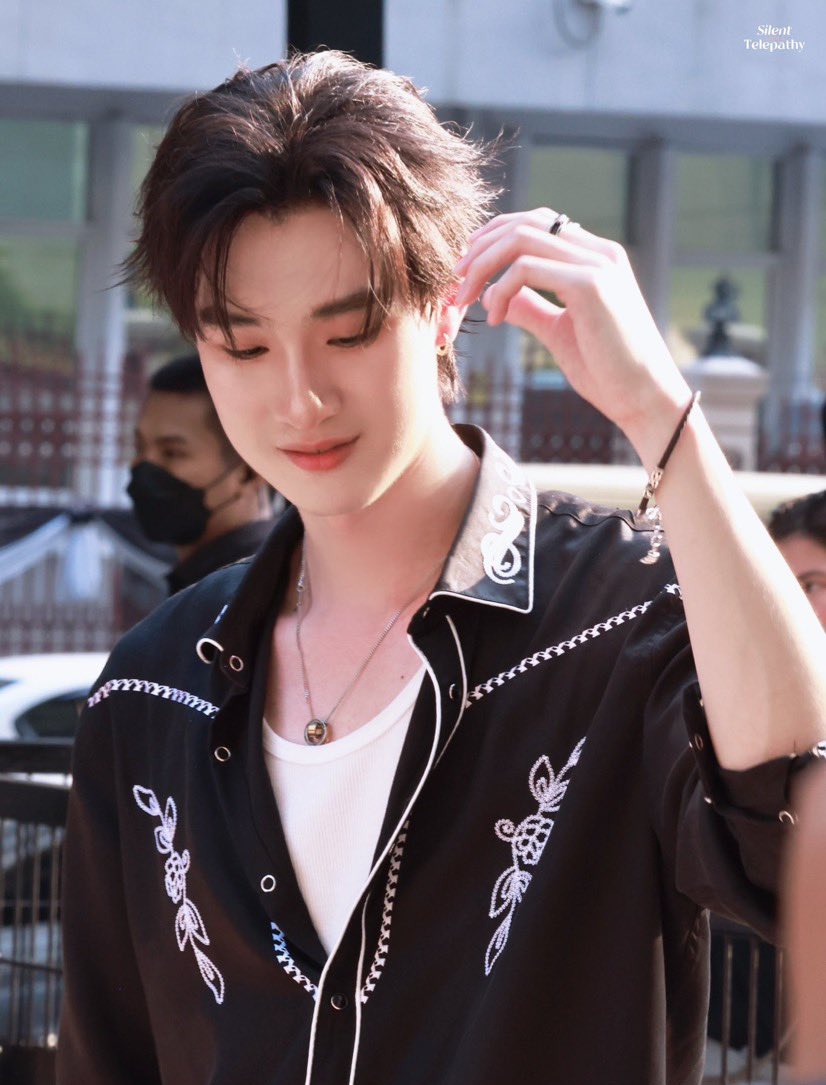 Dew and Tee มีสติหน่อยน้องธี tweet media