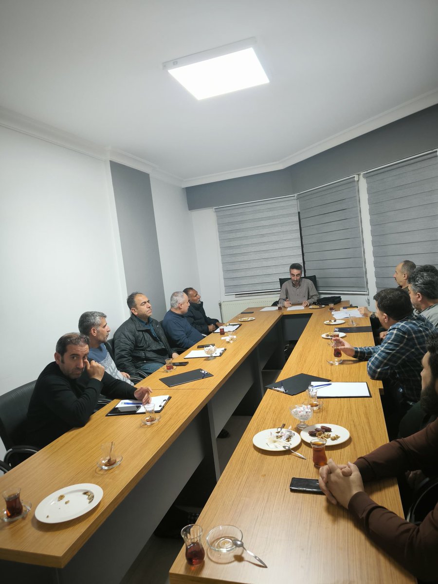 endulusilim's tweet photo. Yakın Tarih Okumaları Müzakerelerimizin 5. programını gerçekleştirdik. Dr. Nimet YILDIRAK hocanın “ Tanzimattan Cumhuriyete Türkçülük” konusu, hocamızın sunumu ve müzakerecilerimizin soru ve katkılarıyla ile müzakere edildi. Nimet hocamıza ve müzakerecilerimize teşekkür ediyoruz. https://t.co/VCRPLSOaaU