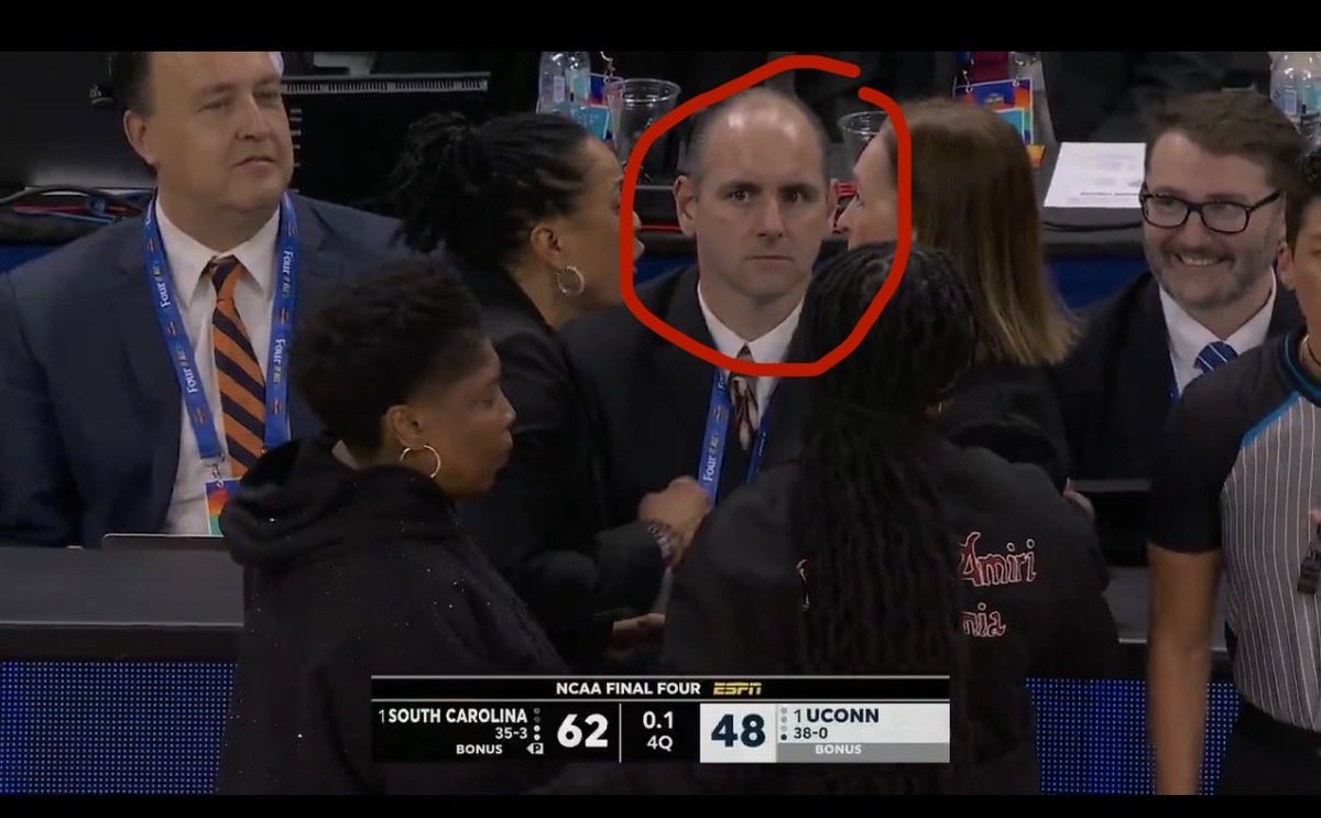 Kell(e)y tweet media