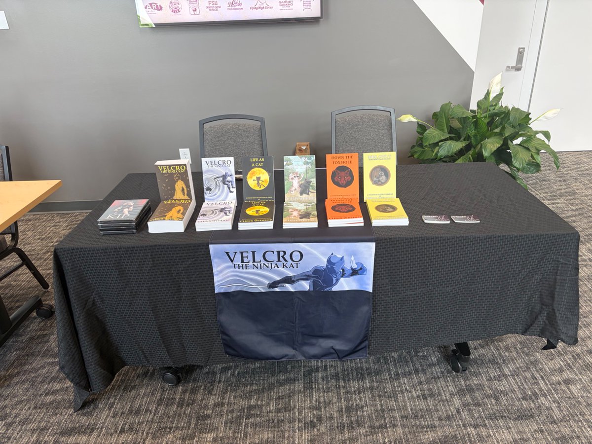 Velcro_NinjaKat's tweet photo. All set for FreeCon this weekend, brought to you in part by Velcro the Ninja Kat. Come on out! https://t.co/7qJvvD99Jf