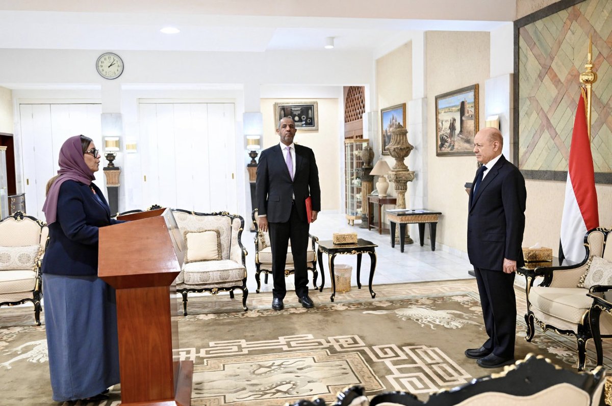 aolfat2020's tweet photo. بكل فخر نبارك تعيين أول سفيرة لليمن لدى الولايات المتحدة الأمريكية ، مراهنين انها صوتنا الذي يمثل رسالة للعالم عن وجه اليمن المشرق والطموح وستثبت بجداره أن اليمن ولادة بالكفاءات القادره على خوض غمار السياسه الدوليه بكل حنكه 
خالص امنياتي بالتوفيق في هذه المهمة الوطنيه الكبيرة . https://t.co/iWbEJgWy6R